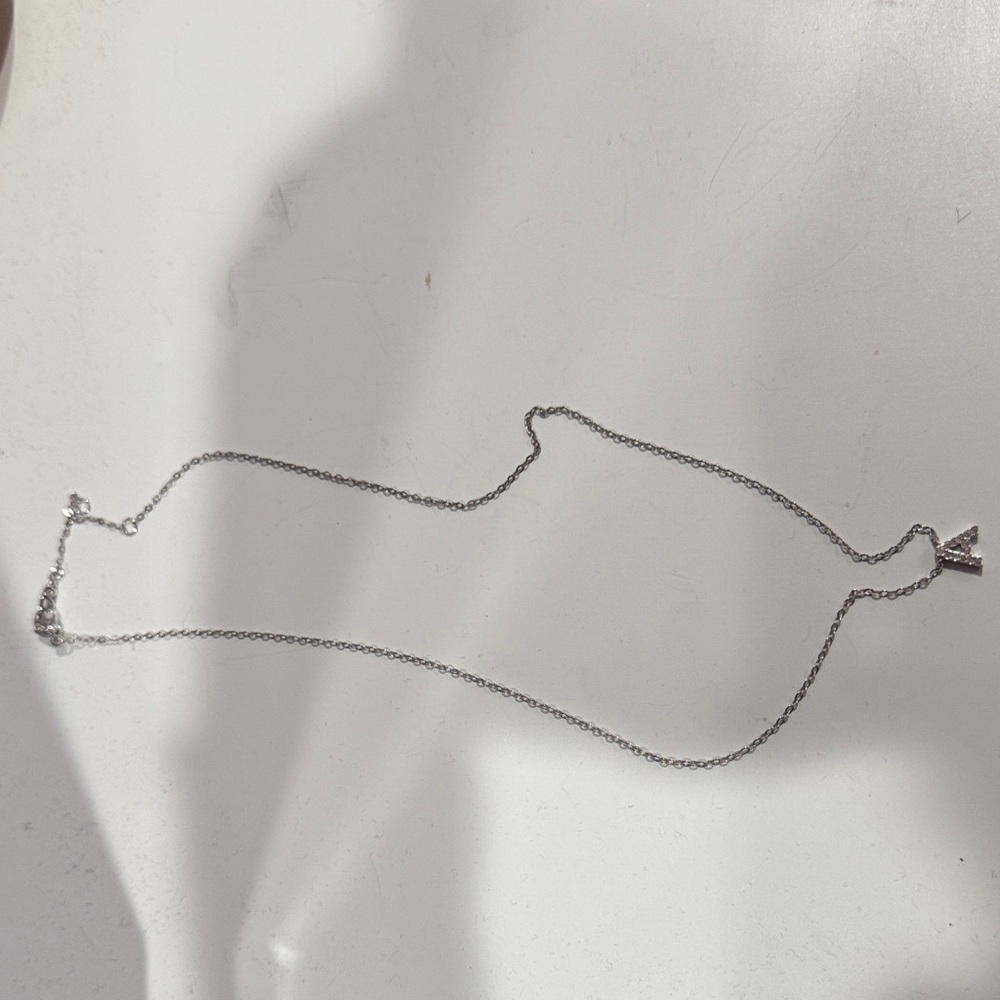 Elegant Silver Necklace with Pendant